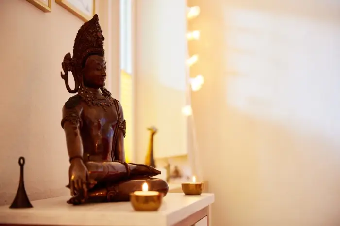 Buddah Statue, welche symbolisiert Entspannung und Gesundheit