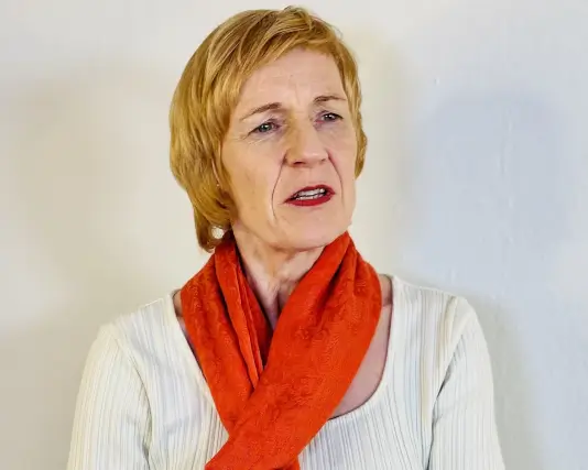 Frau, die souverän führt und exzellent kommuniziert