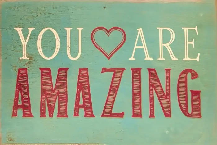 Bild mit Text: you are amazing. Auch eine Führungskraft kann "amazing" sein.
