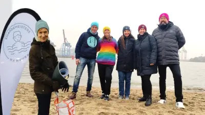 Eisbaderin mit dem Orga-Team der Eisbademeisters-Hamburg